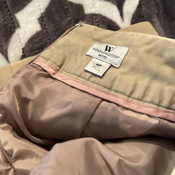Worthington skirt, size 4p - Picture 3 of 3